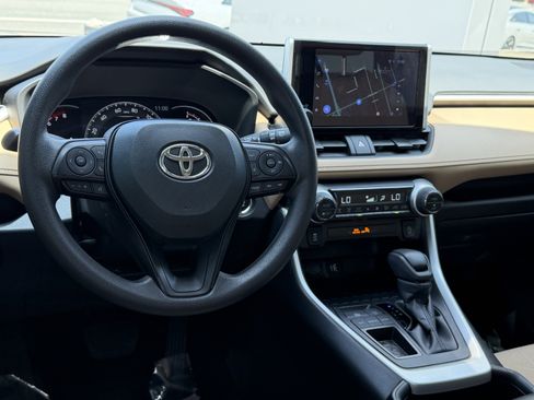 Used 2024 Toyota RAV4 XLE FWD image 25