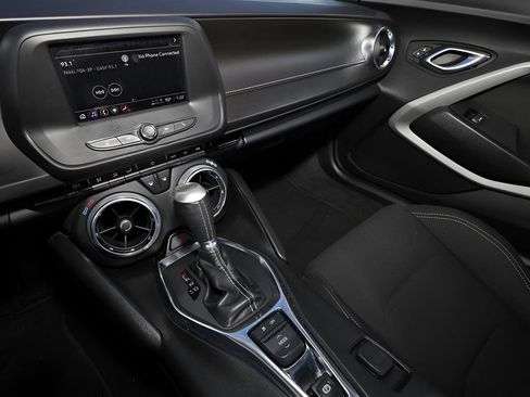 Used 2021 Chevrolet Camaro LT RWD image 18