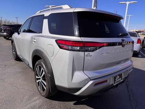 Used 2025 Nissan Pathfinder Platinum w/ Cargo Package image 3