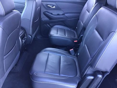 Used 2023 Chevrolet Traverse LT image 16