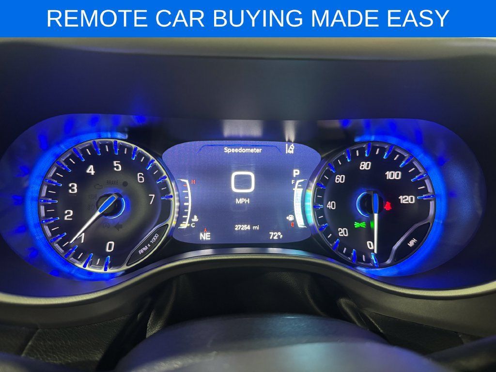 Used 2025 Chrysler Pacifica Select FWD image 8