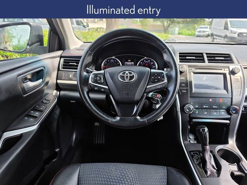 Used 2015 Toyota Camry SE FWD image 10