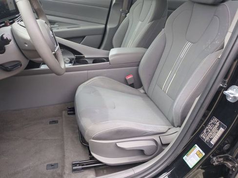 Used 2023 Hyundai Elantra SEL w/ Convenience Package FWD image 12