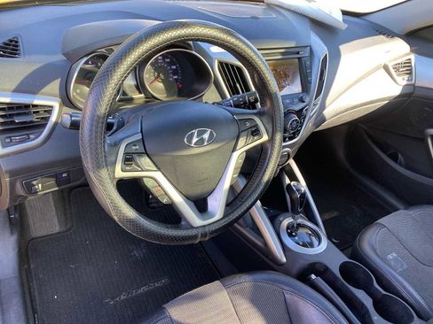 Used 2012 Hyundai Veloster w/ Style Pkg image 10