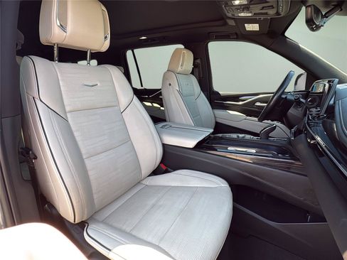 Used 2022 Cadillac Escalade ESV Sport AWD/4WD image 21