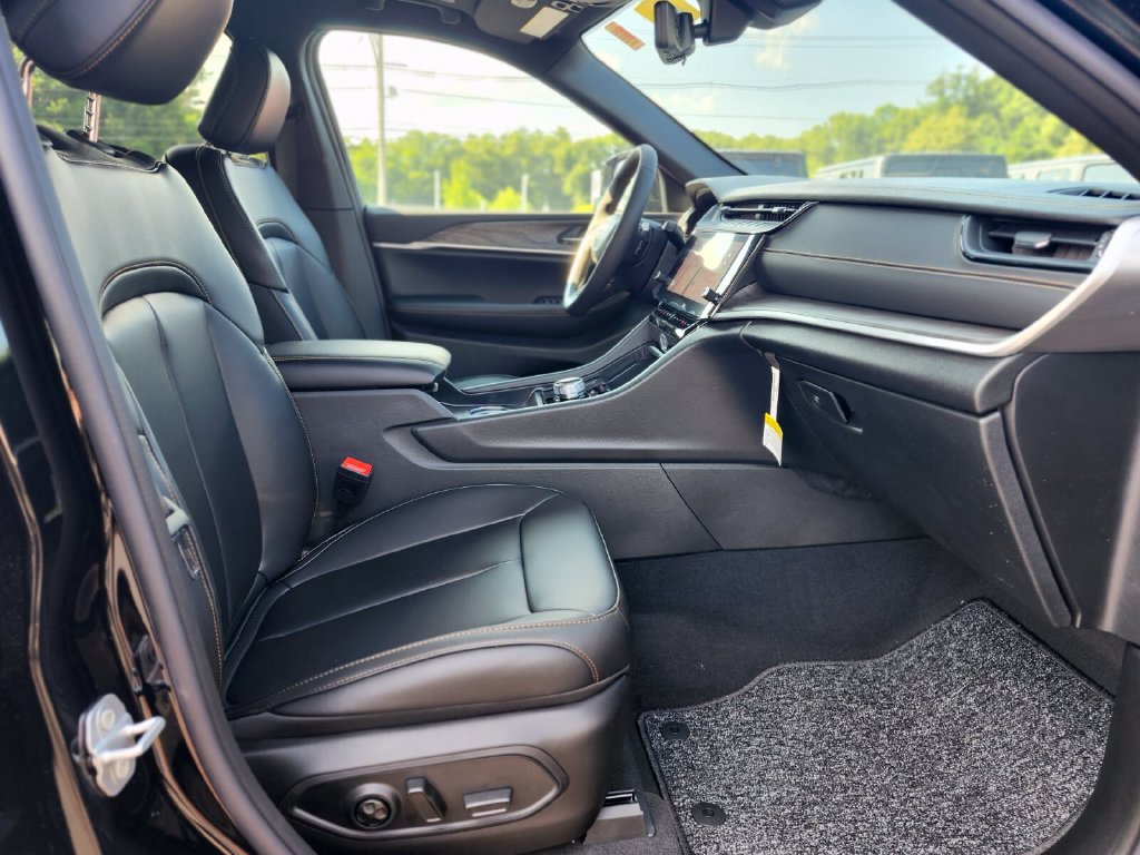 New 2026 Jeep Grand Cherokee Limited AWD/4WD image 11