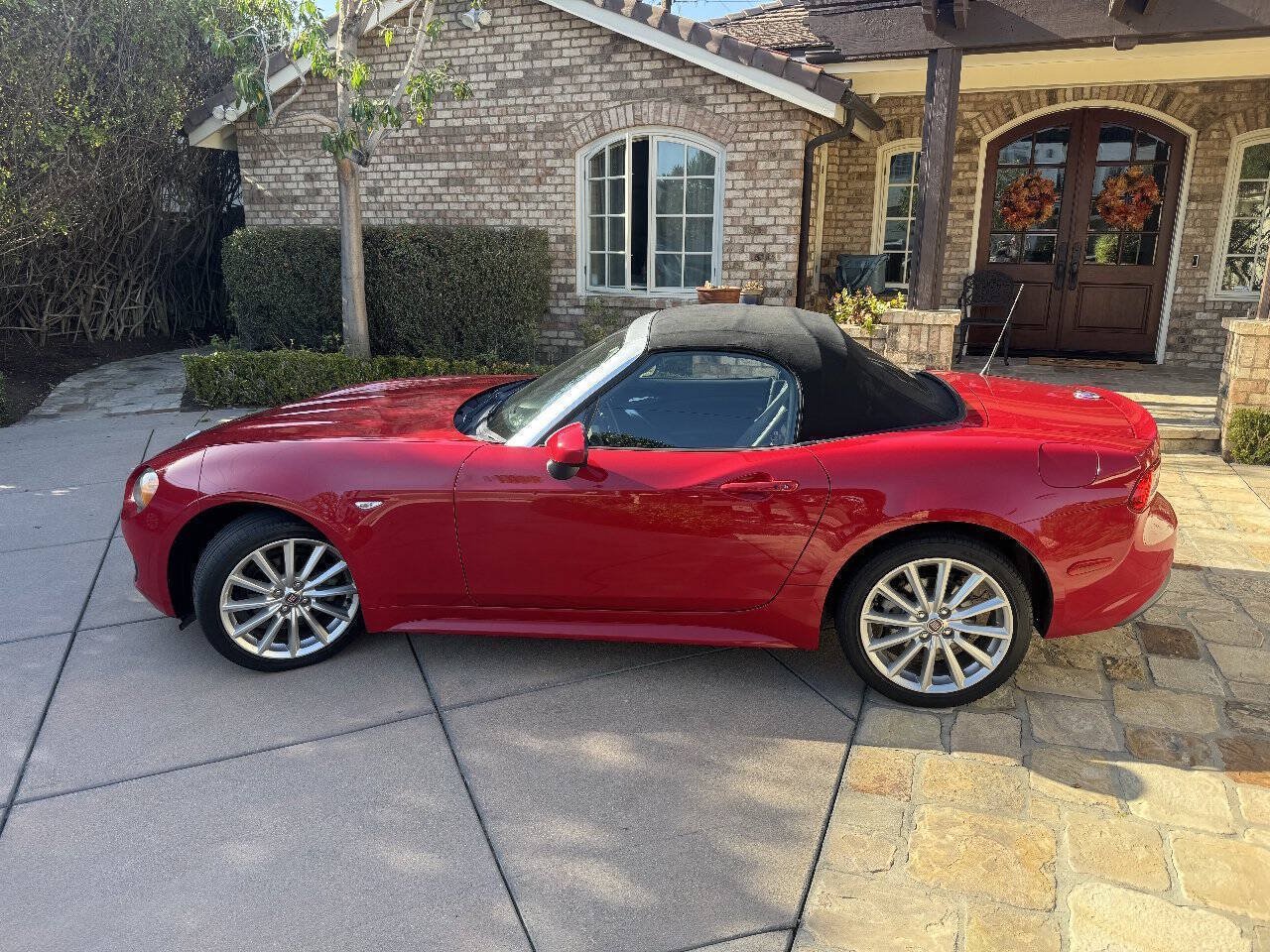 Used 2017 FIAT 124 Spider Lusso RWD image 4