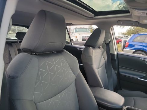 Used 2020 Toyota RAV4 XLE w/ Convenience Package image 11