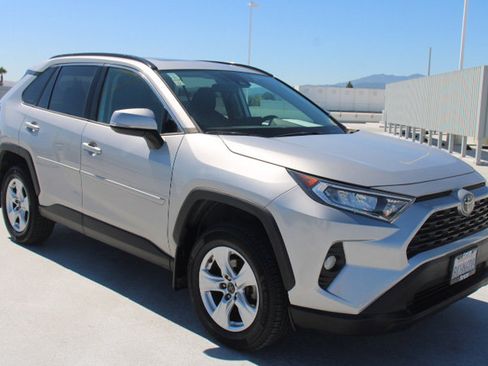 Used 2019 Toyota RAV4 XLE w/ Convenience Package FWD image 2