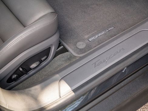 Certified 2022 Porsche Taycan image 31