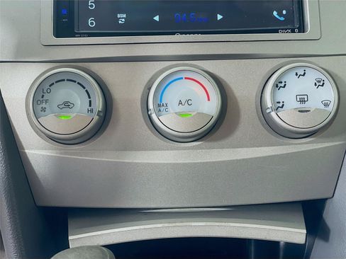 Used 2011 Toyota Camry LE FWD image 17