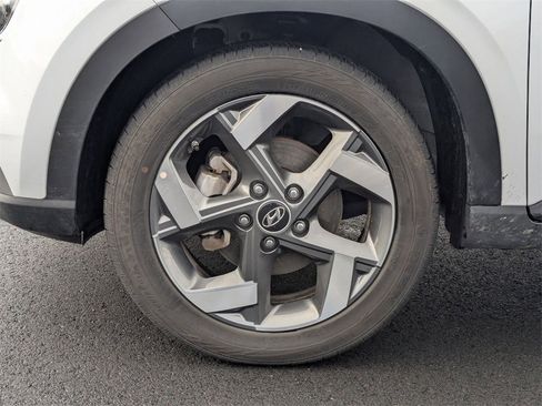 Used 2025 Hyundai Venue Limited image 11