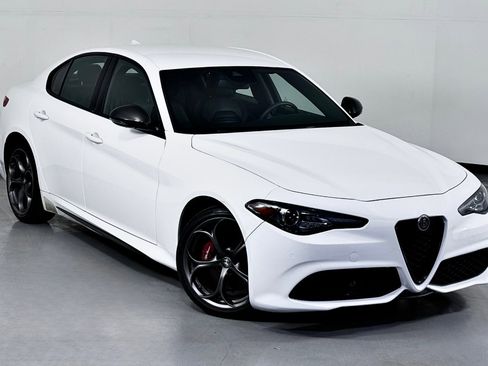 Used 2019 Alfa Romeo Giulia Ti image 3