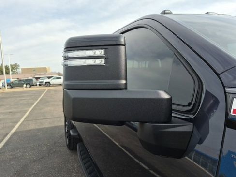 Used 2025 GMC Sierra 3500 AT4 w/ AT4 Premium Plus Package image 6