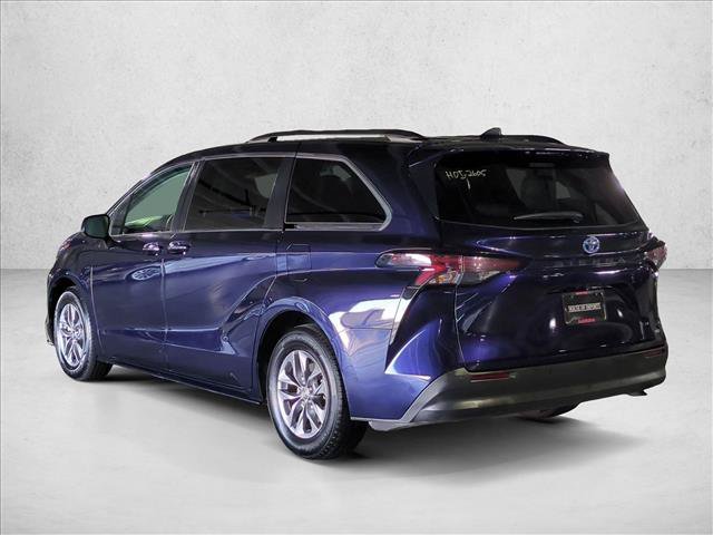 Used 2025 Toyota Sienna XLE FWD image 8