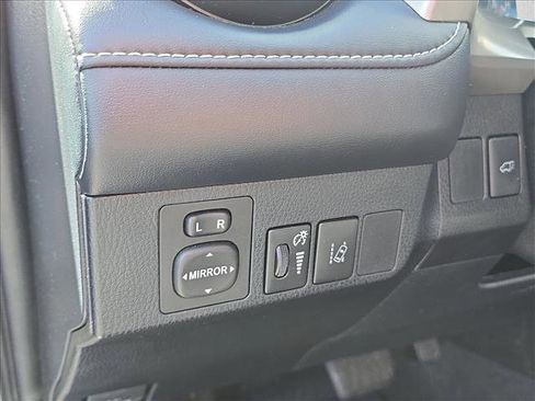 Used 2018 Toyota RAV4 Limited image 9