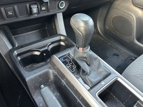 Used 2023 Toyota Tacoma SR5 AWD/4WD image 28