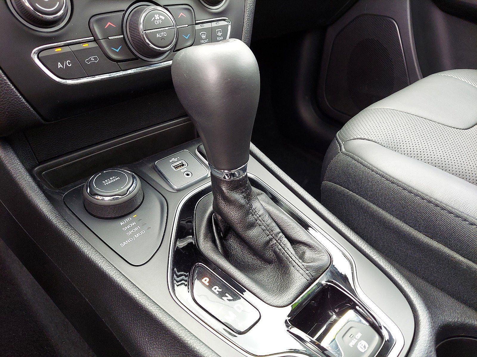 Used 2019 Jeep Cherokee Limited AWD/4WD image 15
