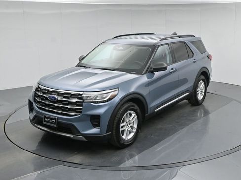 Certified 2025 Ford Explorer Active RWD image 39