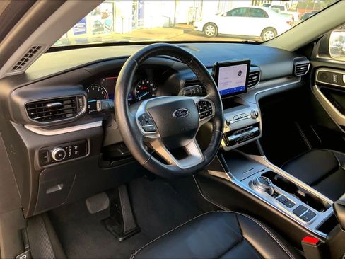 Used 2023 Ford Explorer XLT w/ Equipment Group 202A image 36