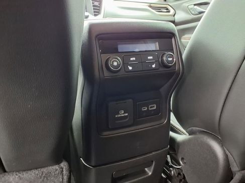Used 2022 GMC Acadia Denali w/ Denali Technology Package AWD/4WD image 83