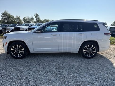 Used 2023 Jeep Grand Cherokee L Overland w/ Luxury Tech Group IV AWD/4WD image 3