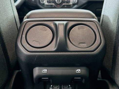 Used 2025 Jeep Wrangler Sahara image 26