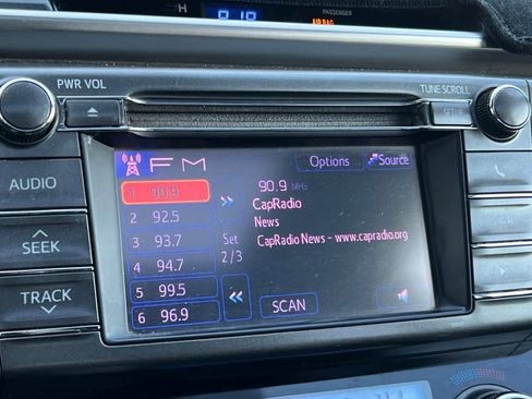 Used 2013 Toyota RAV4 XLE image 19