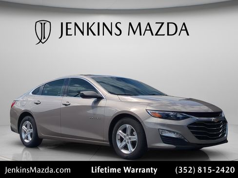 Used 2024 Chevrolet Malibu LT image 2