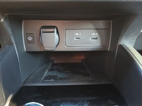 Used 2024 Nissan Versa SR w/ Trunk Package image 17