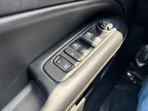 Used 2019 Jeep Compass Latitude w/ Popular Equipment Group FWD image 9