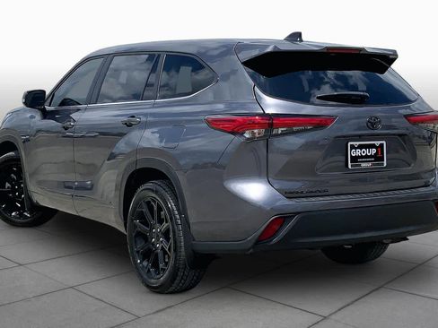 Used 2023 Toyota Highlander LE image 12