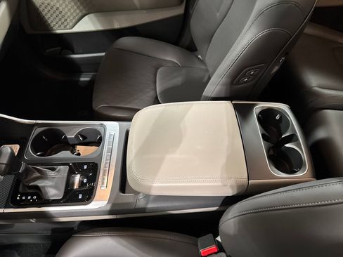 New 2026 Kia Carnival EX FWD image 21