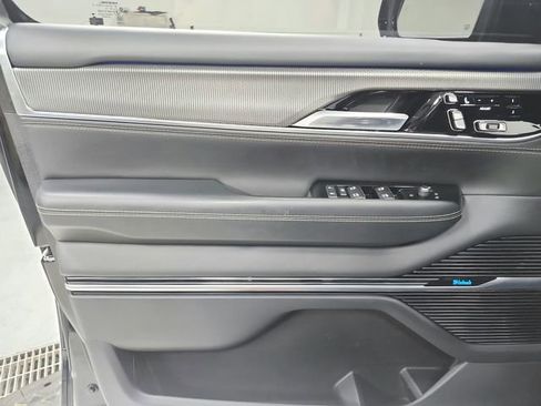 Used 2022 Jeep Grand Wagoneer Series II AWD/4WD image 34