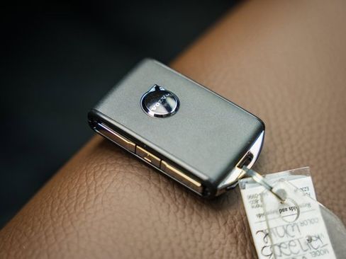 New 2026 Volvo V60 B5 Cross Country Plus w/ Protection Package Premier image 45