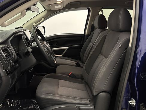 Used 2023 Nissan Titan SV image 12