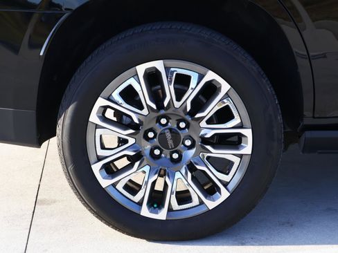 Used 2024 GMC Yukon Denali Ultimate AWD/4WD image 9