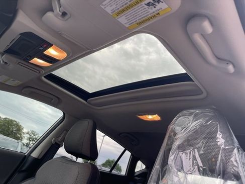 Used 2024 Subaru Crosstrek 2.0i Premium image 12