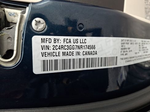 Used 2022 Chrysler Pacifica Limited w/ Uconnect Theater Family Group AWD/4WD image 28