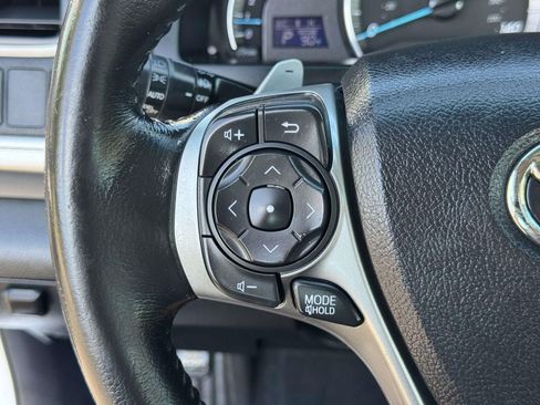 Used 2014 Toyota Camry SE w/ Moonroof Package FWD image 10