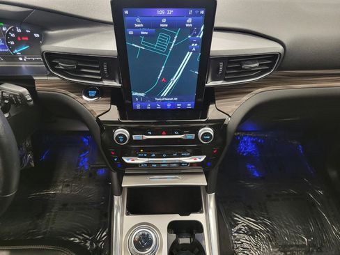 Used 2023 Ford Explorer Limited w/ Limited Technology Package image 8