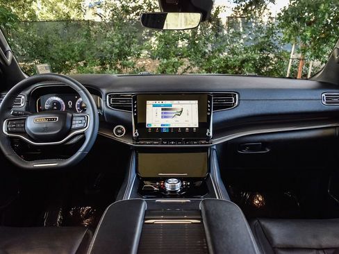 Used 2022 Jeep Wagoneer Series I w/ Convenience Group I AWD/4WD image 13