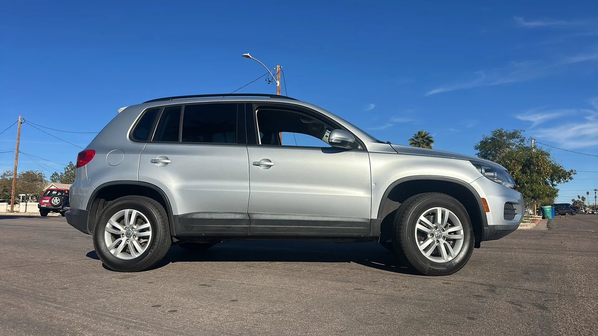 Used 2017 Volkswagen Tiguan S FWD image 4