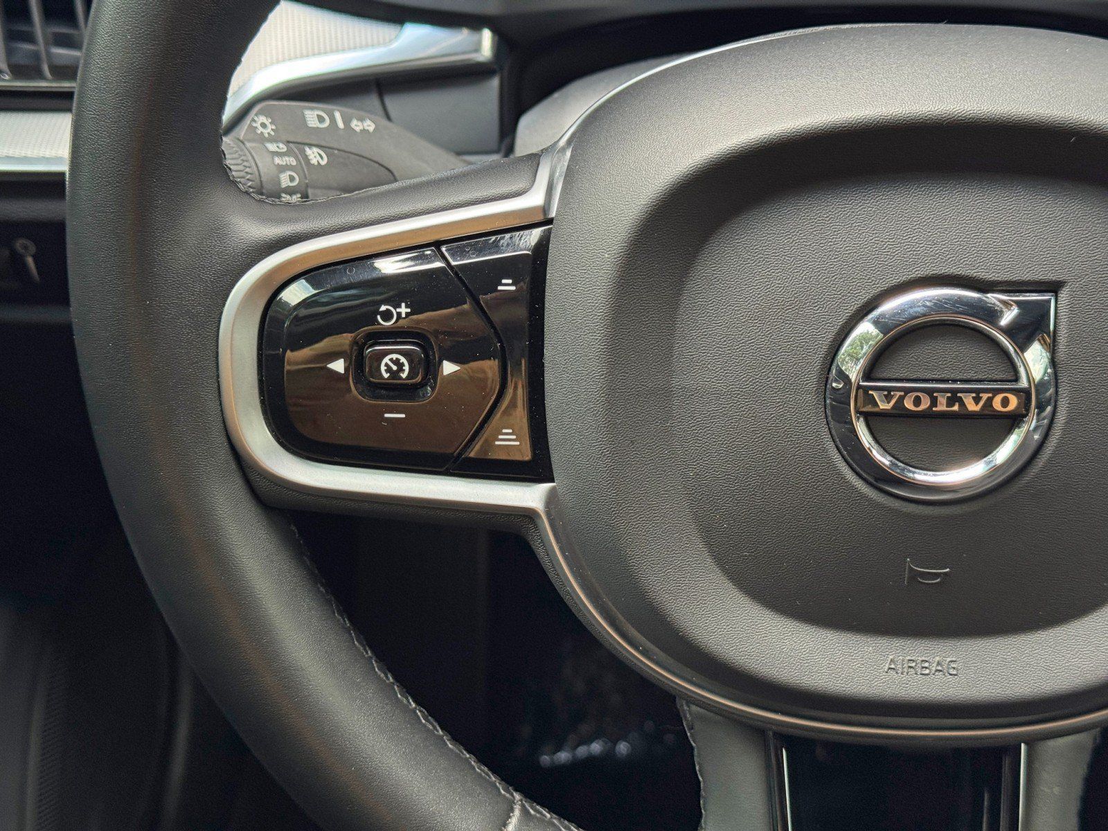 Used 2022 Volvo S60 B5 R-Design w/ Climate Package FWD image 18