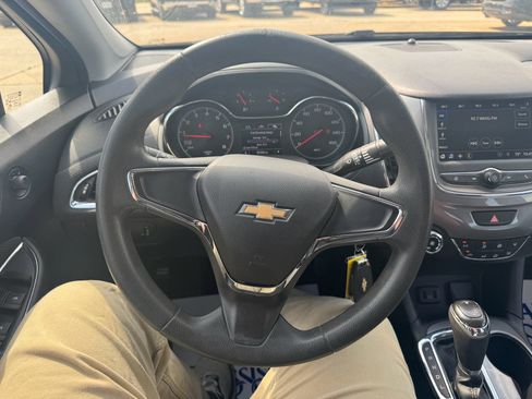Used 2019 Chevrolet Cruze LS FWD image 19