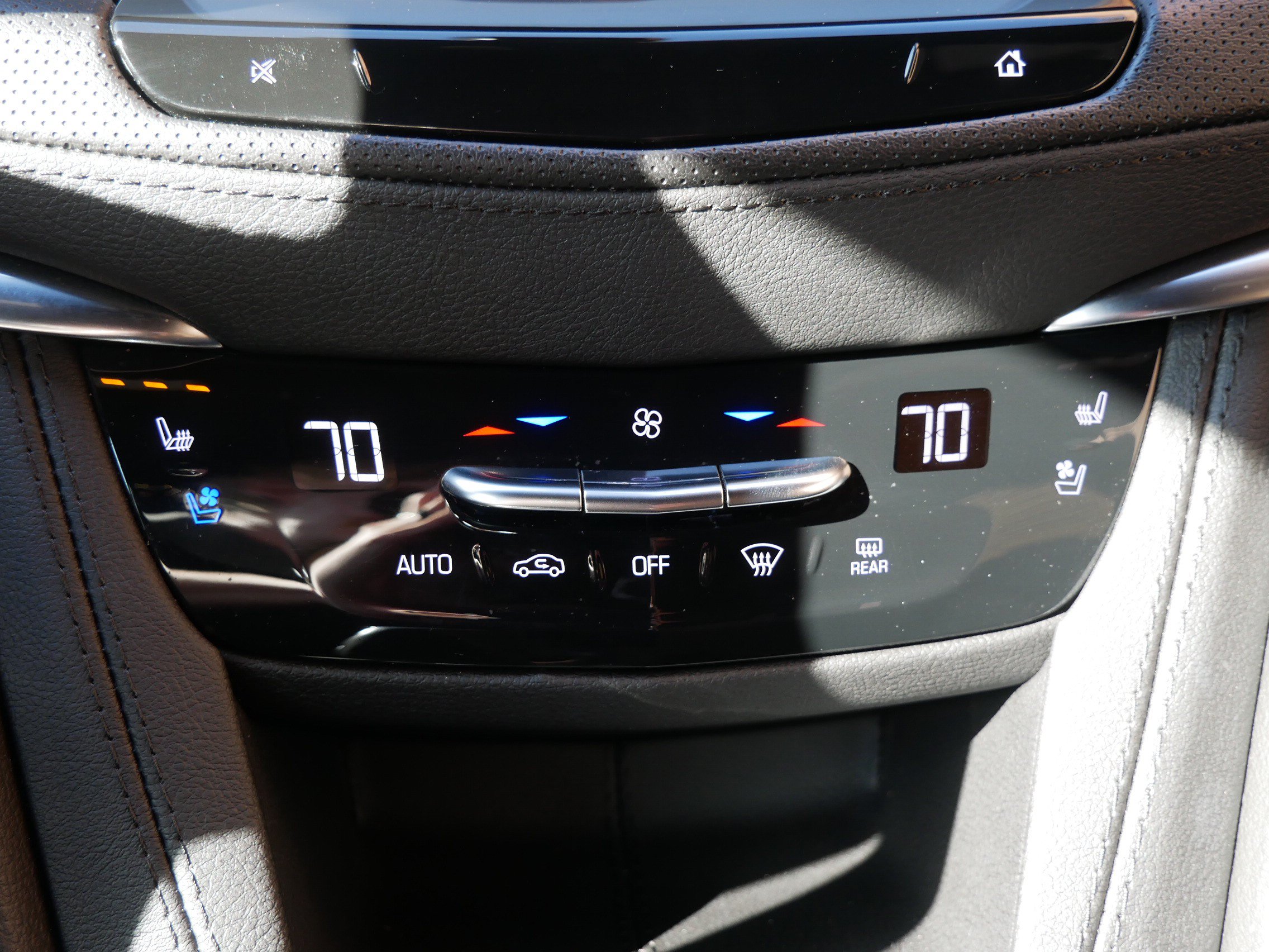Used 2023 Cadillac XT5 Premium Luxury w/ Technology Package AWD/4WD image 19