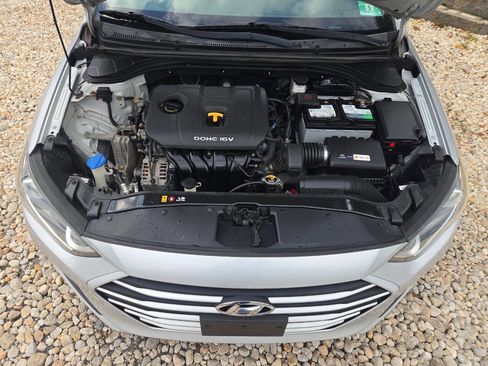 Used 2018 Hyundai Elantra SE image 12