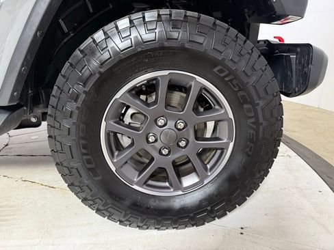 Used 2020 Jeep Gladiator Overland image 9