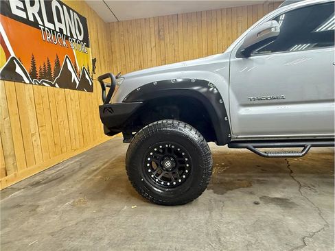 Used 2012 Toyota Tacoma 4x4 Double Cab w/ TRD Sport Pkg image 10