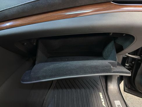 Used 2019 Cadillac Escalade Luxury w/ Escalade Sport Edition image 25